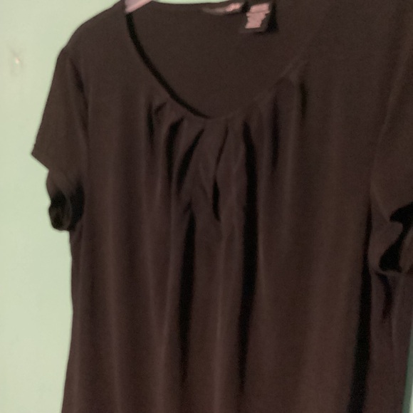 East 5th Black Keyhole Top Size Medium - Picture 4 of 9